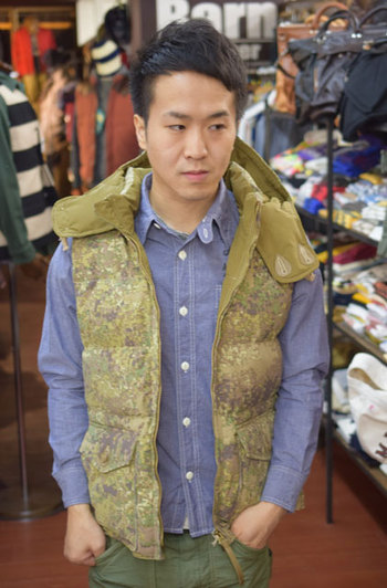 COLIMBO CLIMBERS DOWN VEST CAMO 着用