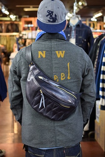Y’2 LEATHER  別注ホースハイドキルティングウエストバッグ オールインディゴ　1月に発売します