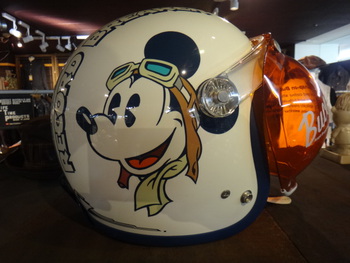 トイズマッコイ　BUCO　最初期ヘルメット展示中