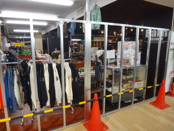 売場拡大工事　1日目終了