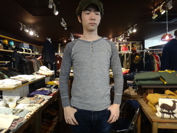 ループ&ウェフト　ヘンリー、ロングスリーブＴシャツ