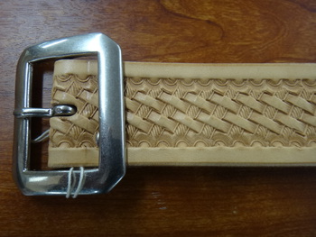 レインボーカントリー　Carving Single Pin Garrison Belt　入荷