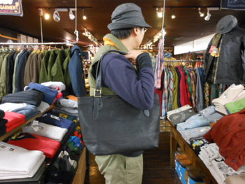 オーパス　レザートートバック　入荷