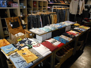 Tシャツ売場　レイアウト変更