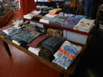 Tシャツ売場拡大中