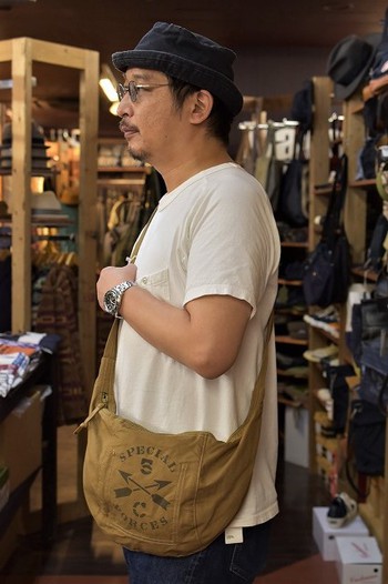 コリンボ　ZV-0703 LUNA PARK HALF-MOON BAG　在庫ございます