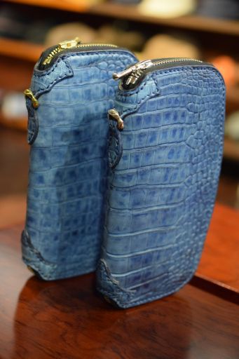 マニフォールド　藍染めラージクロコ　入荷