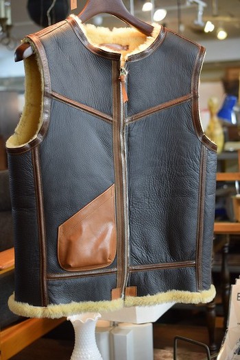 コリンボ　ALIESKA MOUTON VEST　ブラウン 　在庫ございます