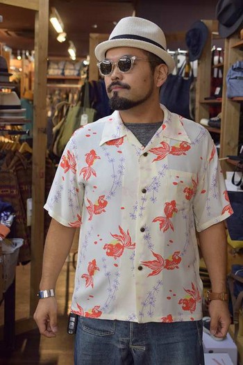 SUN SURF HAWAIIAN SHIRT “GOLD FISH WITH LUCK”