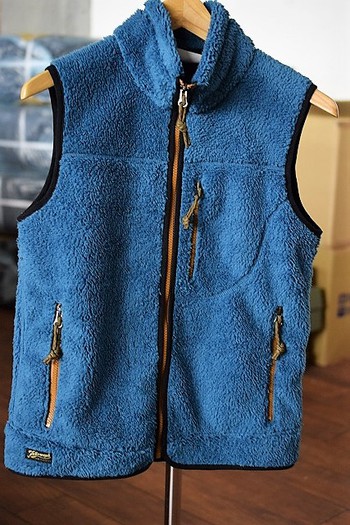 コリンボ　MT MARCY PILE VEST　アミーゴブルー