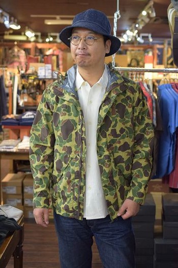 雨の日には。コリンボHARD SHELL PARKA カモ。