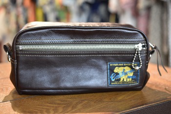 レインボーカントリー　ホースハイドレザーポーチ　シールブラウン入荷