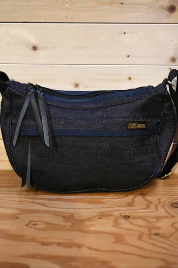 アイアンハート  ミニショルダーバッグ 再入荷です。
