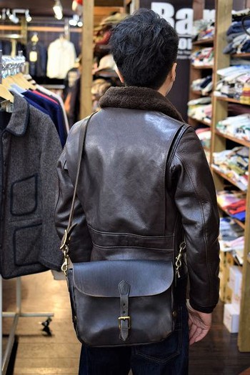 VASCO レザーポストマンミニショルダーバッグ