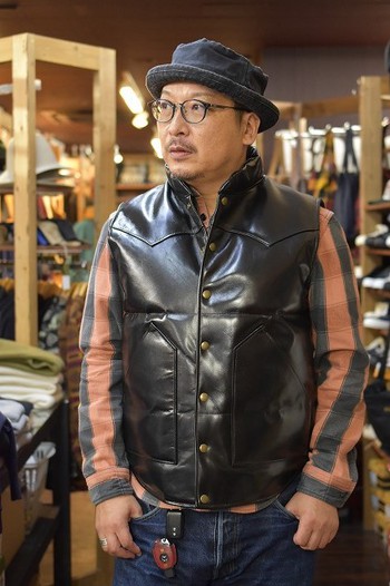 Y2レザー  　VINTAGE PONY DOWN VEST    入荷となります。