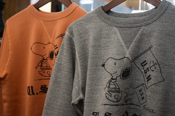 バズリクソンズ　バズ×ピーナッツ　セットインクルーネックスウェット　入荷