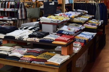 Ｔシャツ売場　最終セッティング完了!!