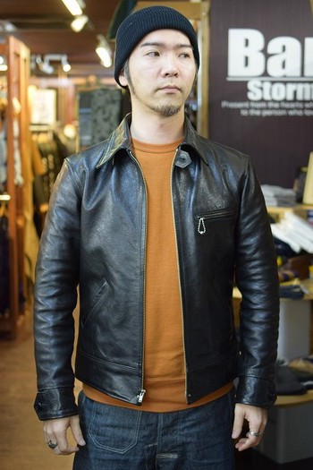 レインボーカントリー　HORSEHIDE SINGLE RIDERS JACKET　着用してみる