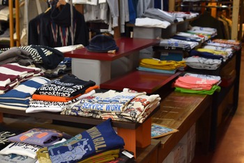 Tシャツ売場拡大中!!