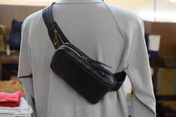 クッシュマン　レザーショルダーバッグ　Sサイズ　スタッズなし　再入荷