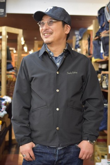 やはり気になるトロフィークロージング Box Logo Warm up JACKET