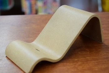 こ、これは！　アイデアアイテム　スマホベッド