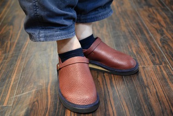 SANDALMAN レースバックルシュー スリッポン レッド