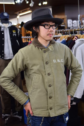 スタッフ鈴木、N-1デッキジャケットをクリーニングに出す