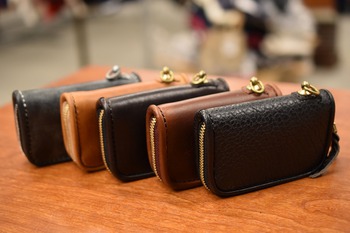 バッファロートラックス　 ラウンドジップミニウォレット　５個入荷です
