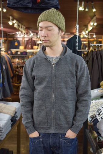 デラックスウェア　ブラック杢　ジップパーカーを着る