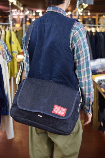 ウエス　デニムショルダーバッグ　Mサイズ　入荷
