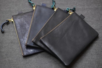 Y2レザー  ホースハイドポーチ　インディゴ＆ブラック　入荷です
