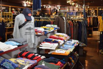 Tシャツ・半袖シャツも続々入荷中です