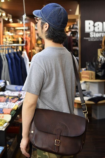 バスコ　LEATHER POSTMAN SHOULDER BAG　ミニも入ったよ
