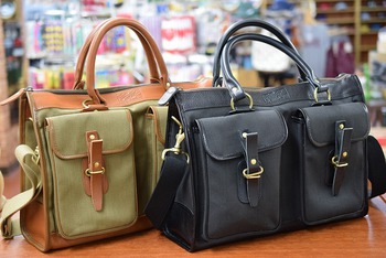 コリンボ　HINSON BARDEN CEEK LINE FIELD SHOULDER BAG