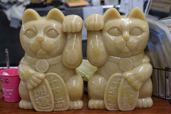 当店の店舗入り口の守り神