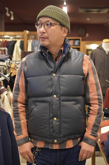 レインボーカントリー　HOREHIDE DOWN VEST “CHALLENGER” ネイビー