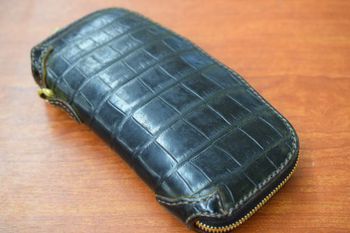 マニフォールド　クロコダイル（グリーン）にオイルを入れてみると…