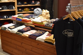 Tシャツ売場　最終拡大