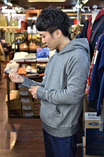 UES 撚り杢スウェットパーカー 入荷