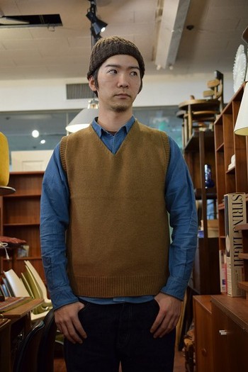 今季はインナーにニットを着てみては？暖かいですよ。