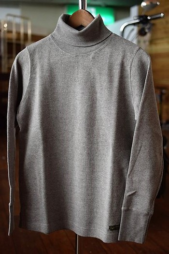 コリンボ　新作　 FAIRBANKS THERMAL TURTLENECK