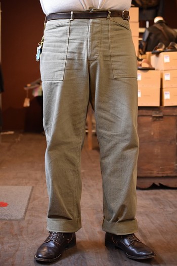今日はFIELD TROUSERSだ!!