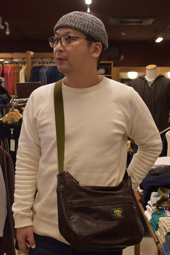 レインボカントリー　Leather Shoulder Bag ＆Househide poach　ご紹介