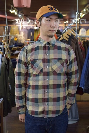 デラックスウェア　LV-09　今季のハイギャップシャツはマルチカラー
