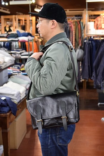 オーパス　ホースハイドショルダーバッグ　新発売です