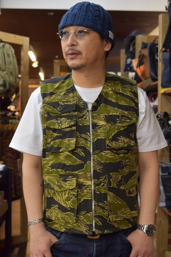REAL McCOYS MJ18013 タイガーカモフラージュ　ベスト  ジョンウェインモデル
