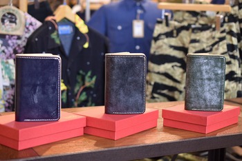 オーパス　ミドルウォレット各種入荷です