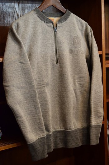 デラックスウエア　ハーフジップスウェット入荷