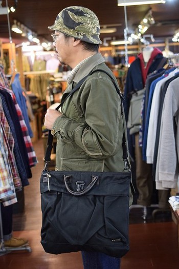 コリンボ X レインボーカントリー　ヘルメットバック